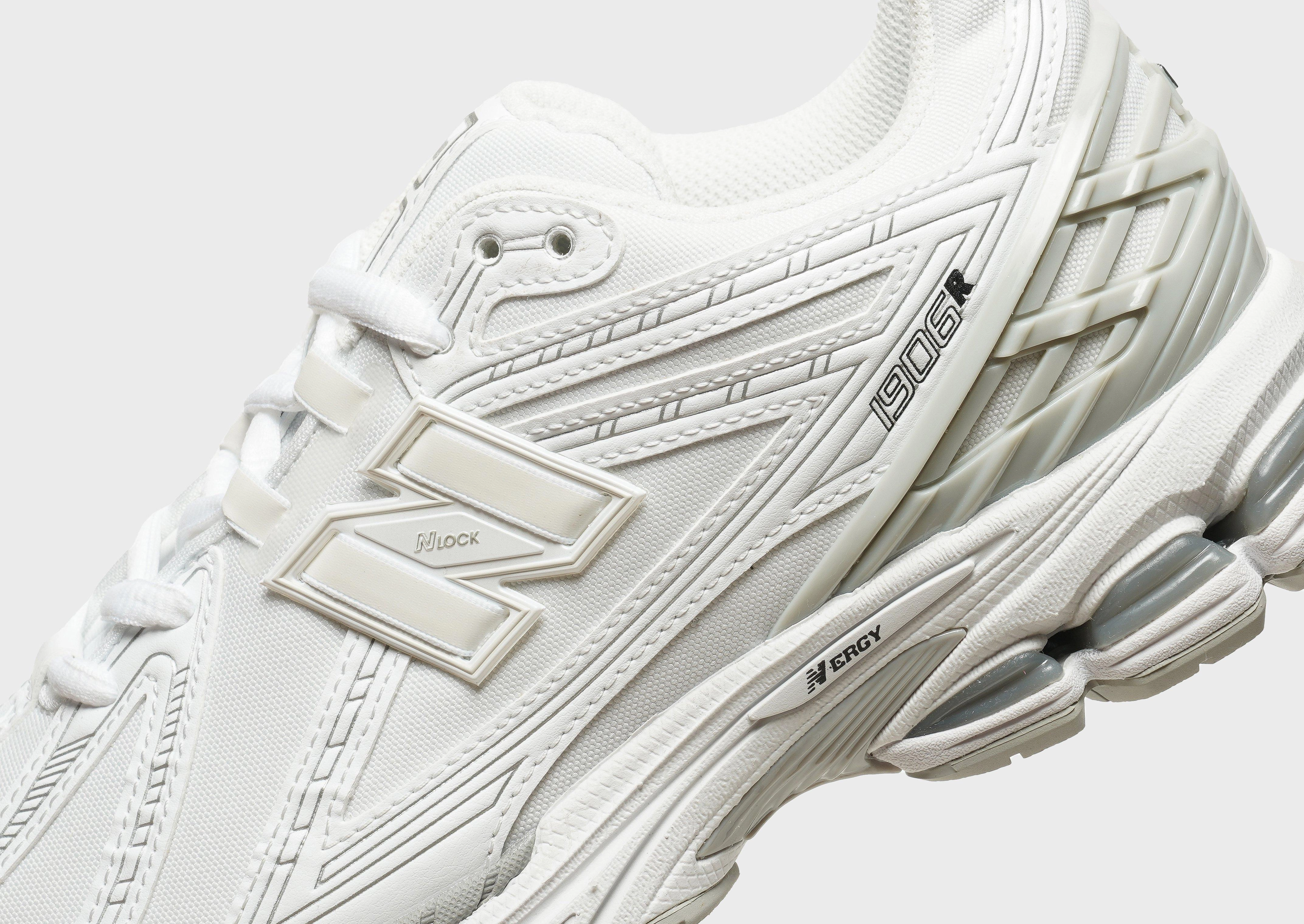 1906 running in a boardwalk area shoes