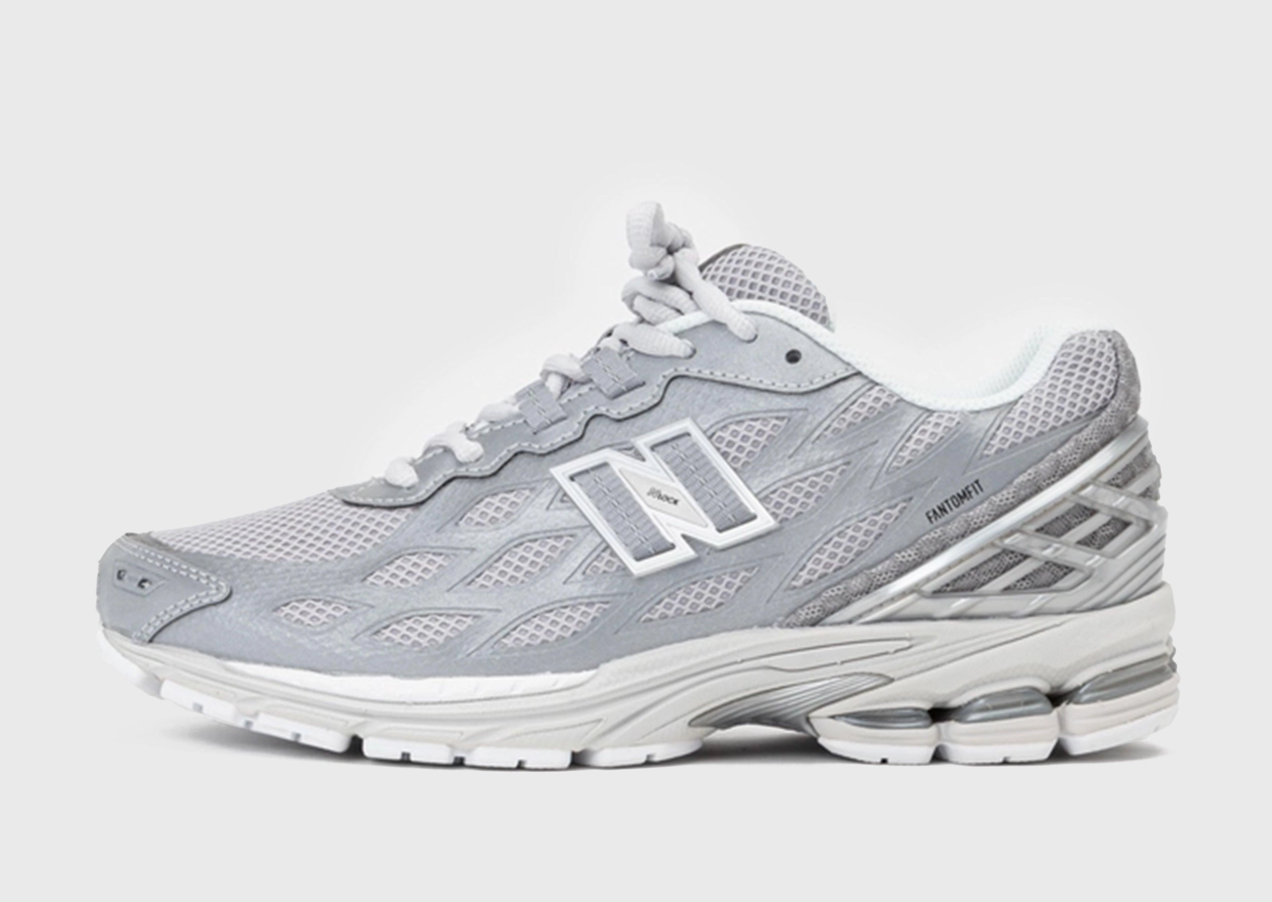 running with headphones running in a coastal area shoes 1906