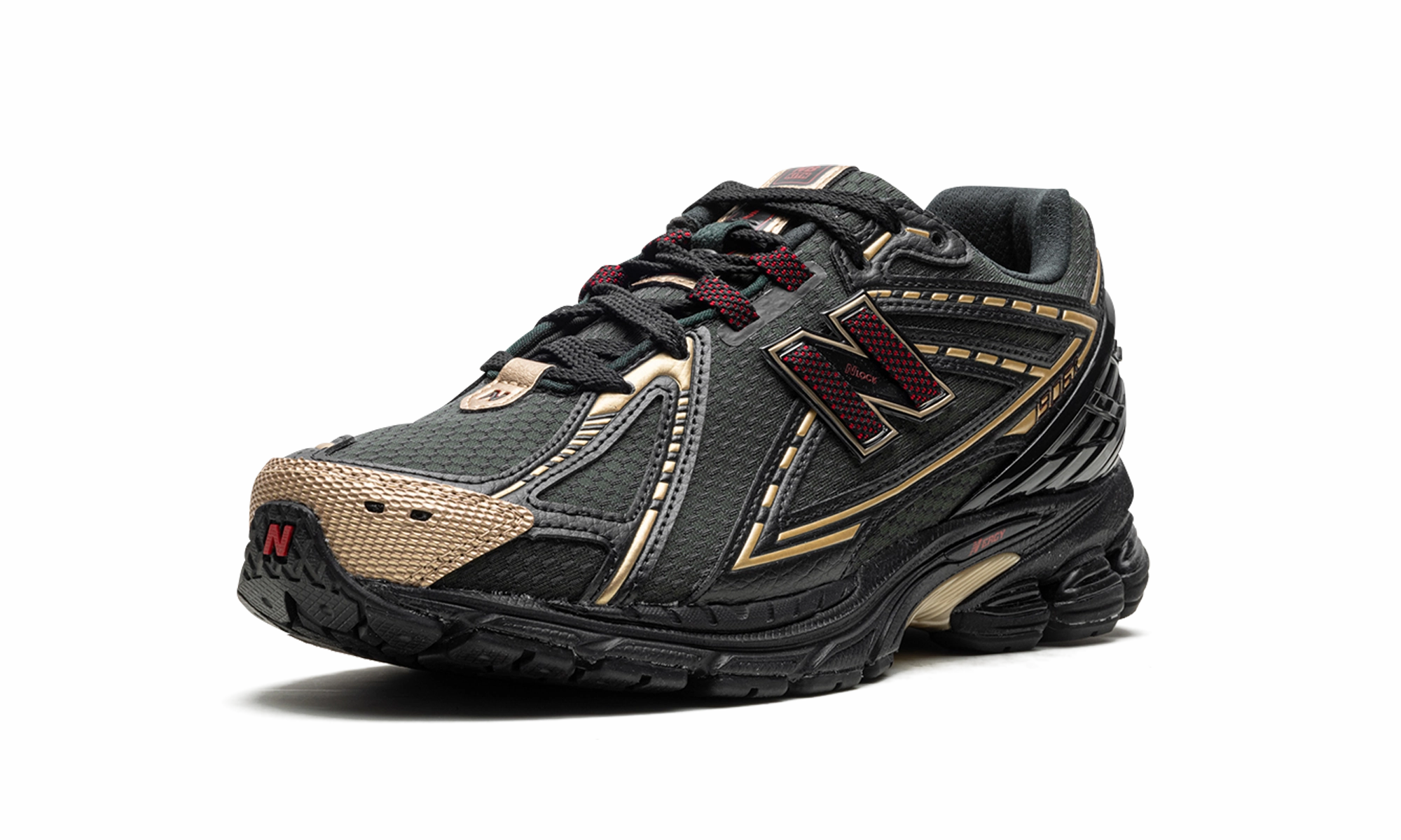 1906R "Kith- Black" Turbulent Traction running with sunglasses