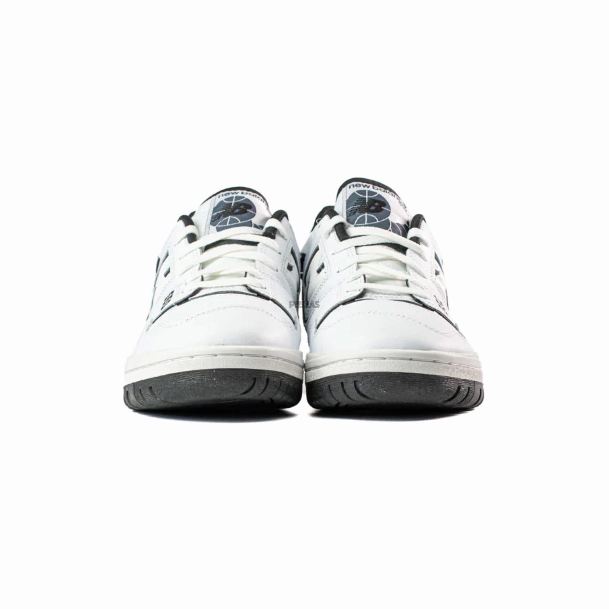 running with a low - top design 550 'White Black' (2021)