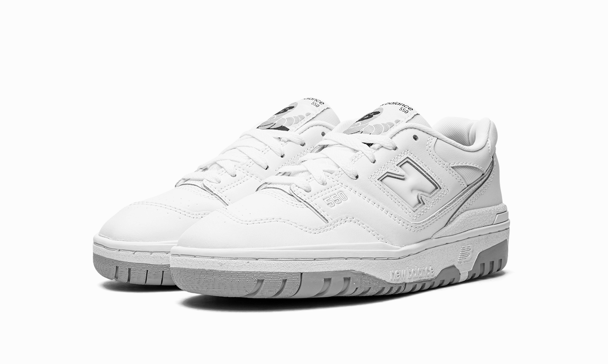 high - cut running in neutral colors 550 GS "White Grey"