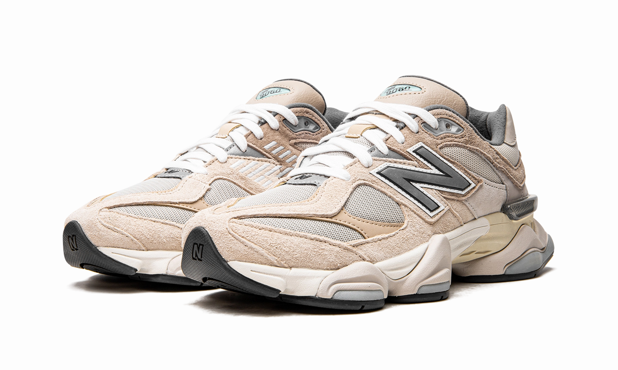 running with a water bottle Skechers Go Walk 9060 "Sea Salt Surf"