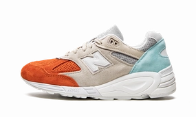 running in a fun run shoes Stability system 990 v2 "Kith Cyclades"