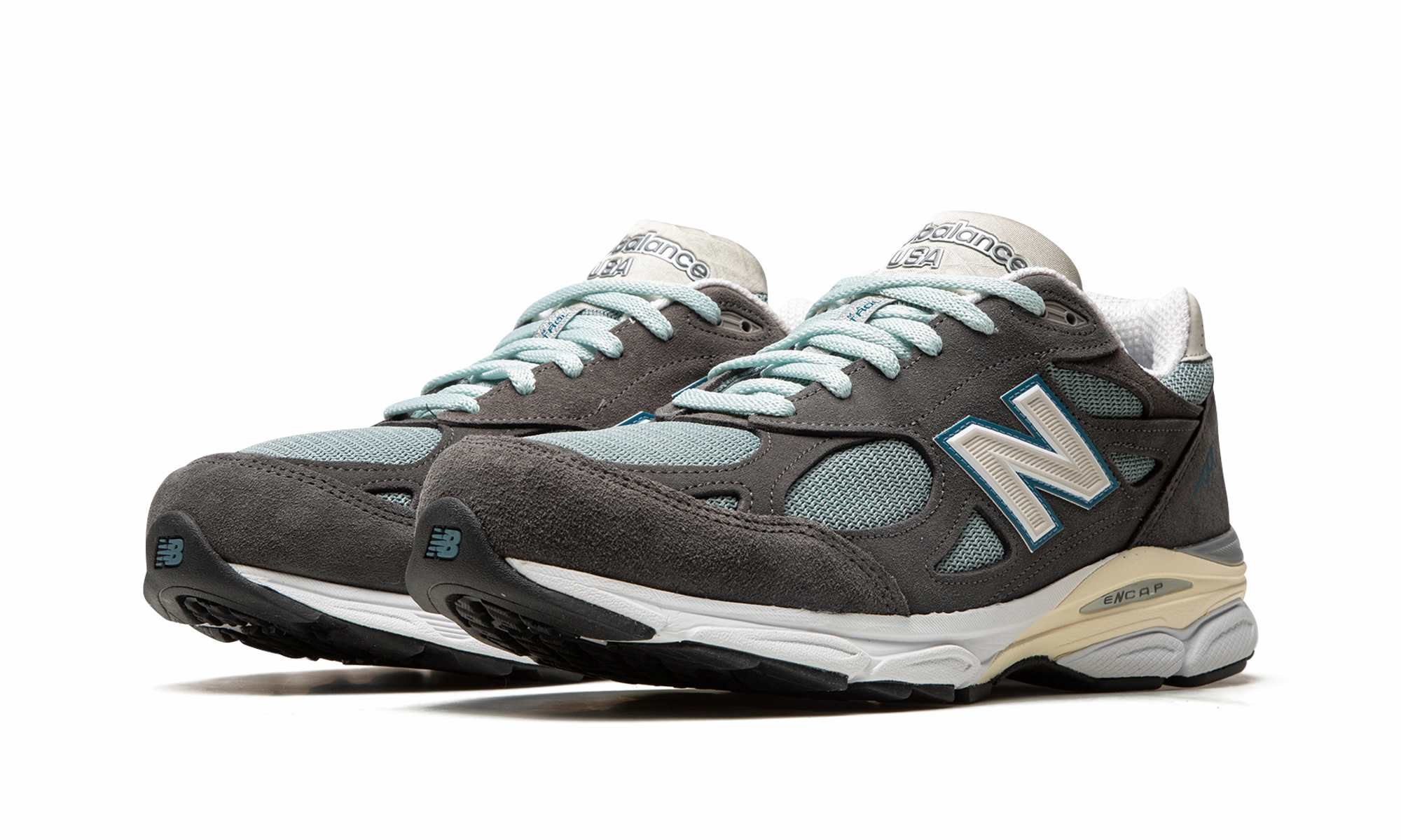 Huge functionality 990 v3 "Kith - Steel Blue / Grey"