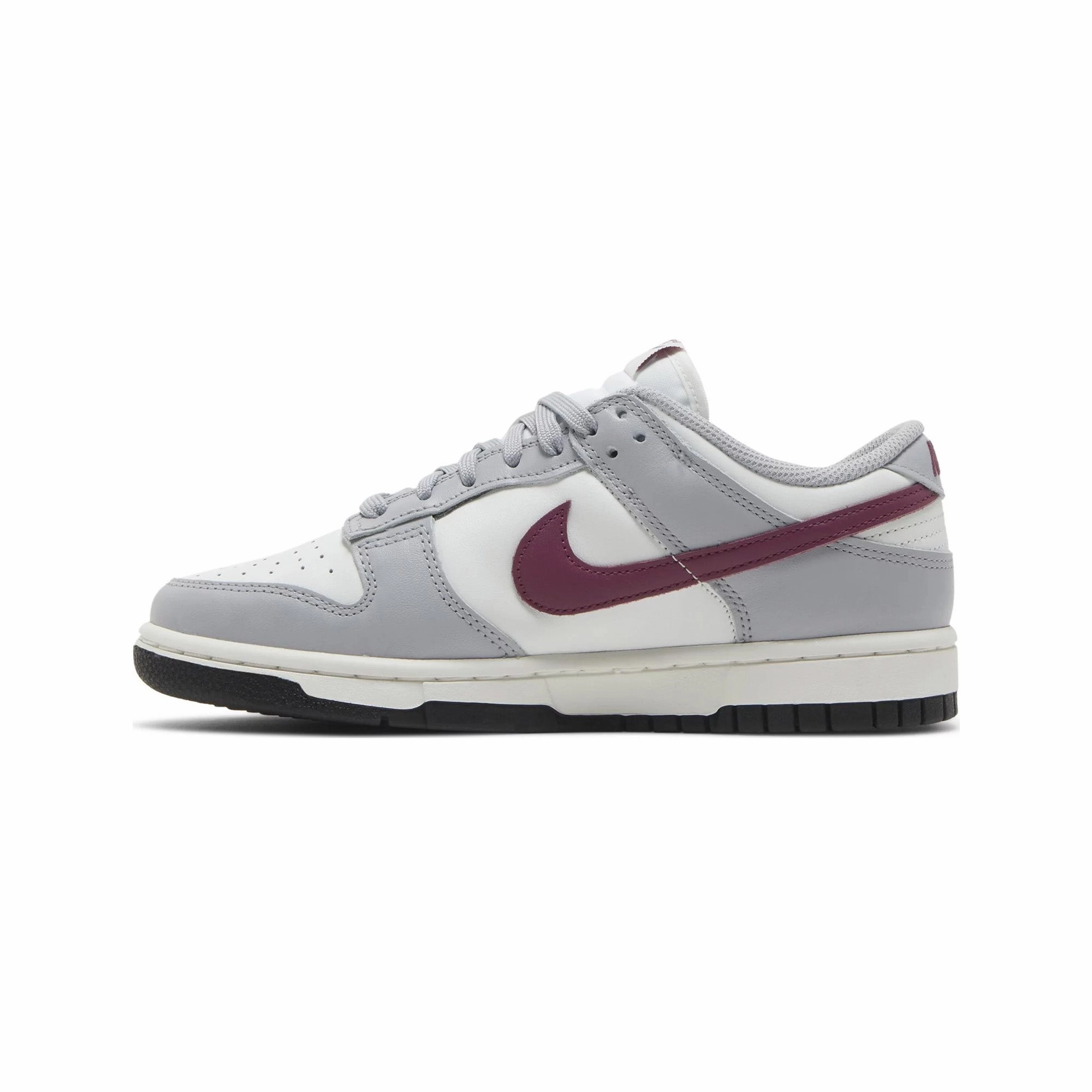 Dunk Low 'Pale Ivory Redwood' W (2022) Outdoor Step