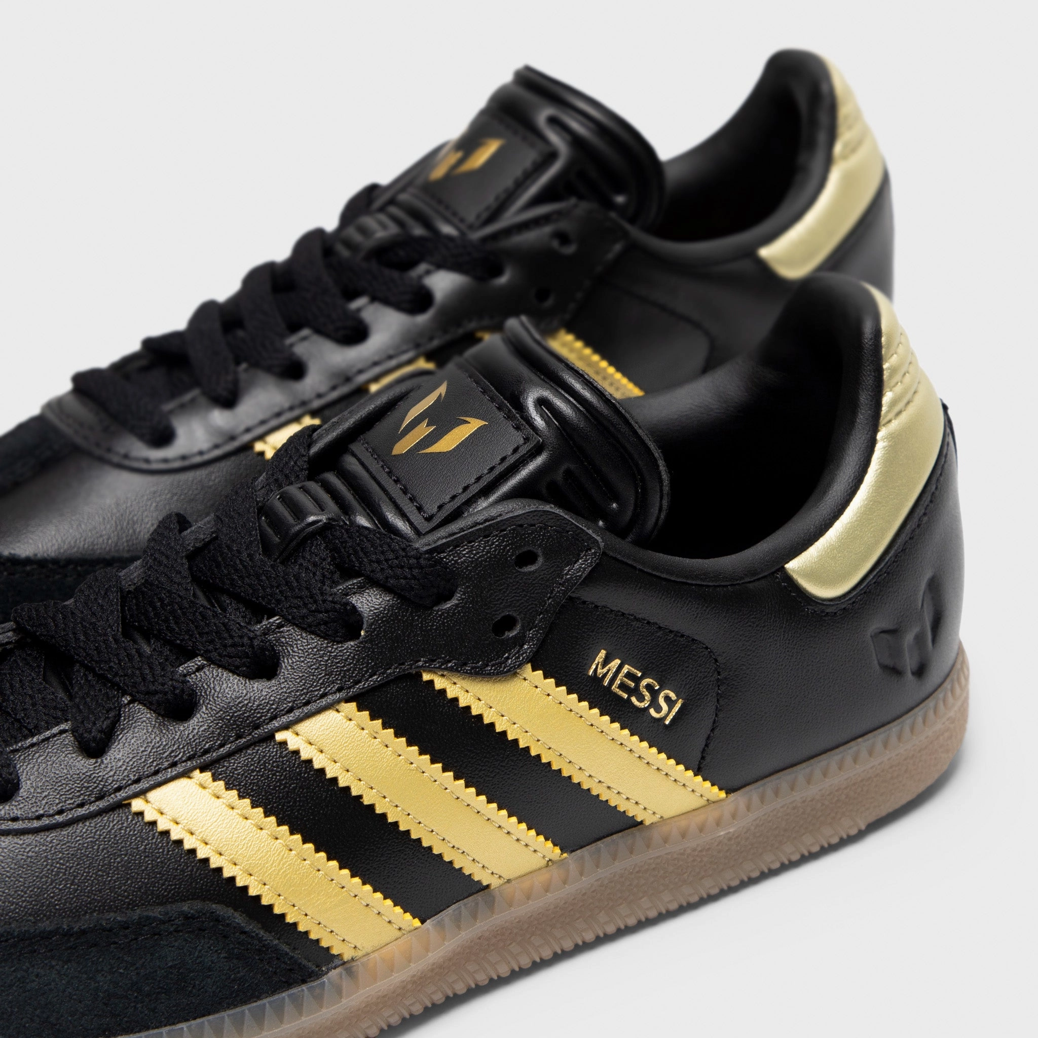 Thermal Regulating Layer Busy Ready adidas Juniors' Samba Messi Core Black / Gold Metallic - Gum