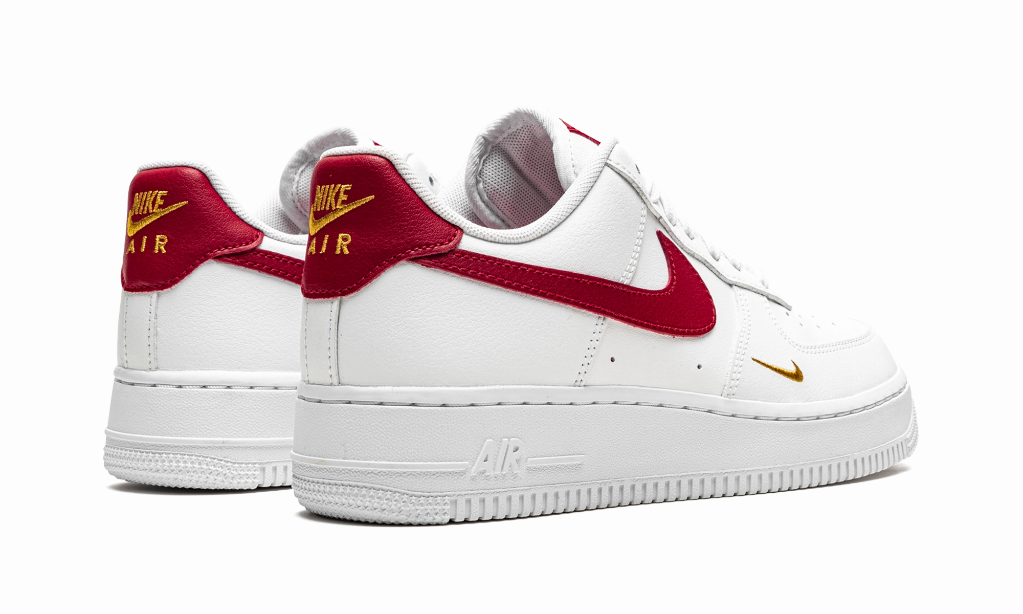 AIR FORCE 1 LO ESSENTIAL MNS WMNS "White / Gym Red" outfit pairing Coastal Style