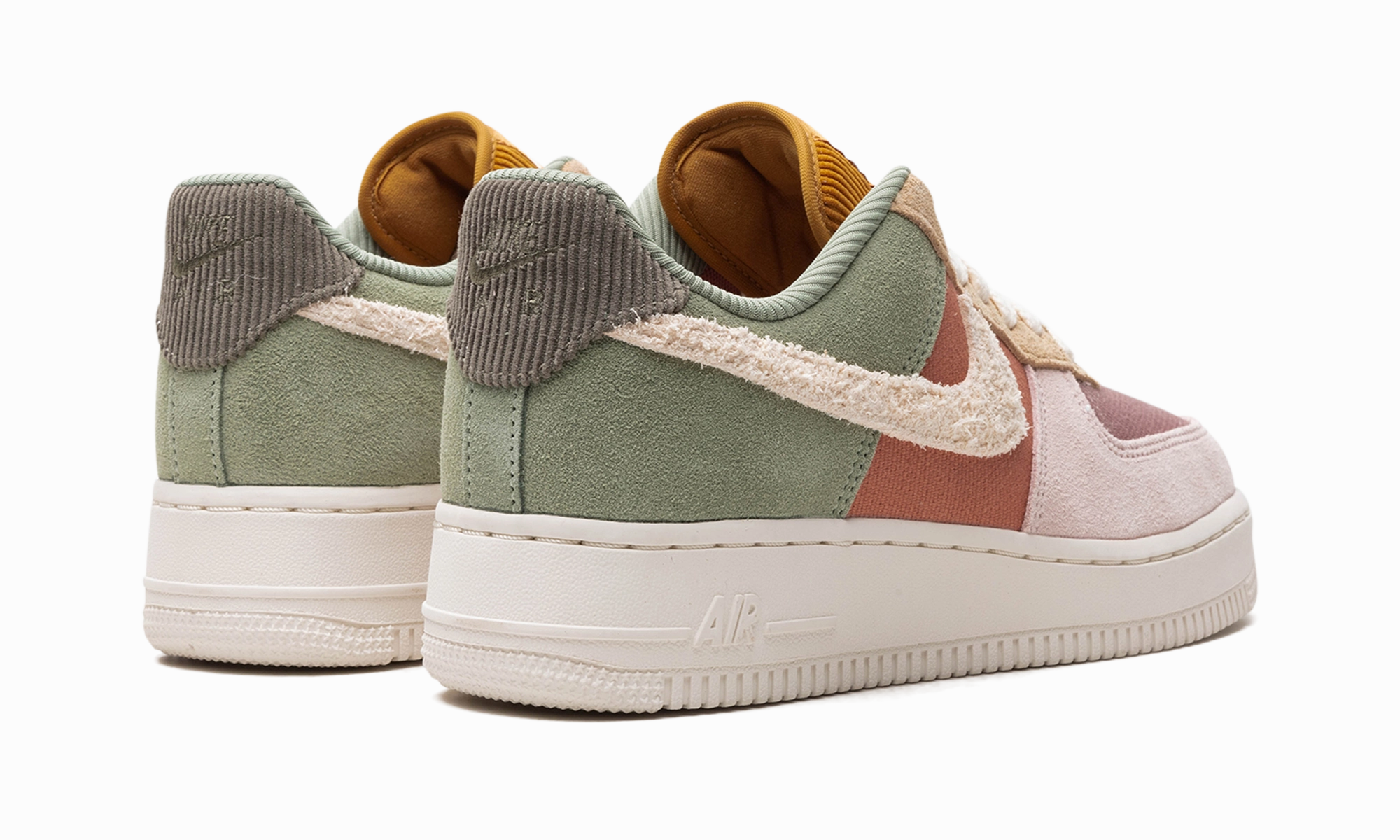AIR FORCE 1 WMNS "Oil Green" evening walk