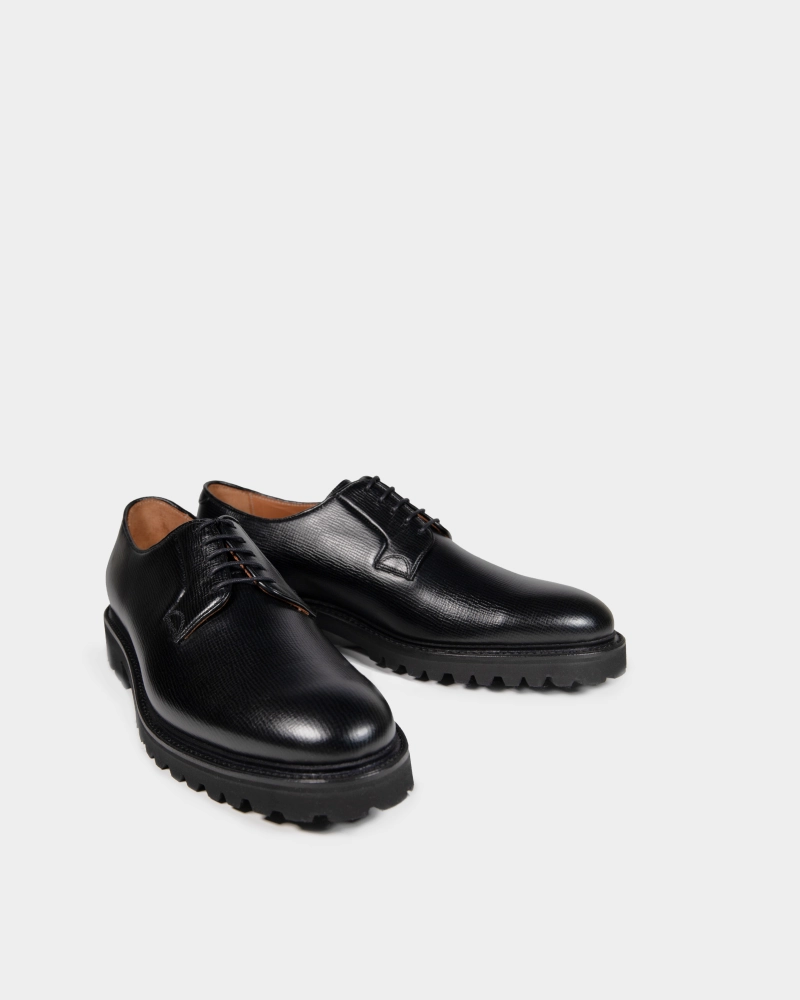 Weekend Chill Black Alcazar Derby Shoe
