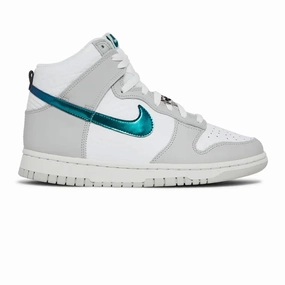 Vintage Cool Nike Dunk High 'FLS' W (2022)