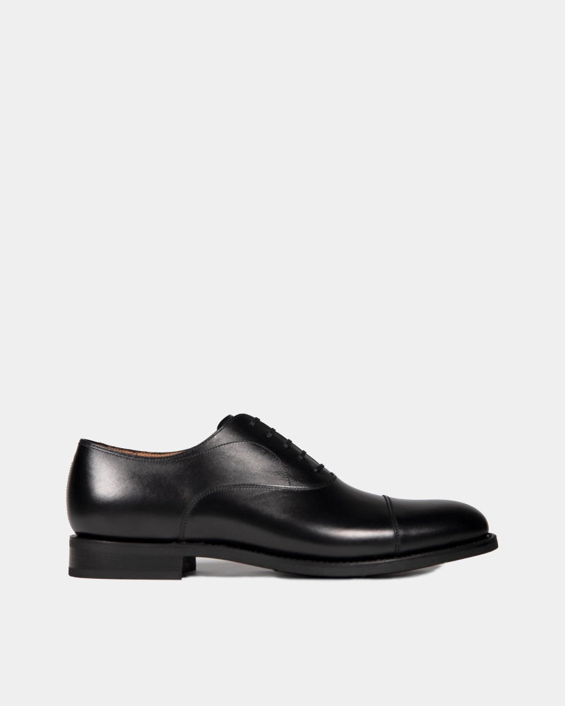 Sleek Profile Black Oxford Dress Shoe with Rubber Soles