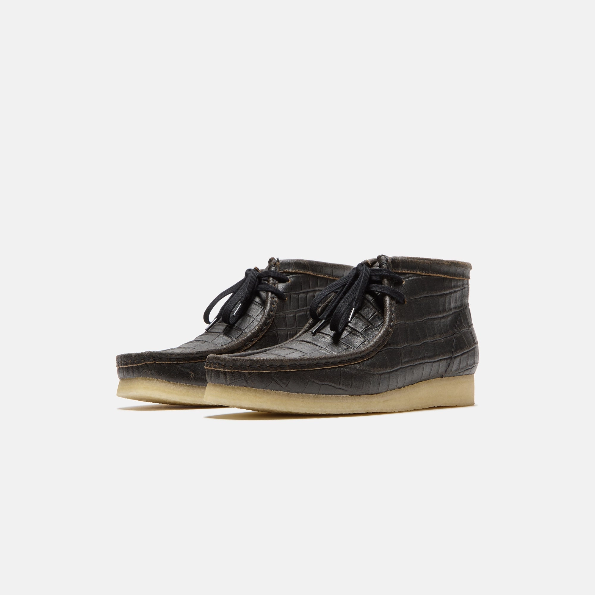 All Weather Urban Traveler Soft Touch Clarks Wallabee Boot Harajuku - Black Croc Distress Leather