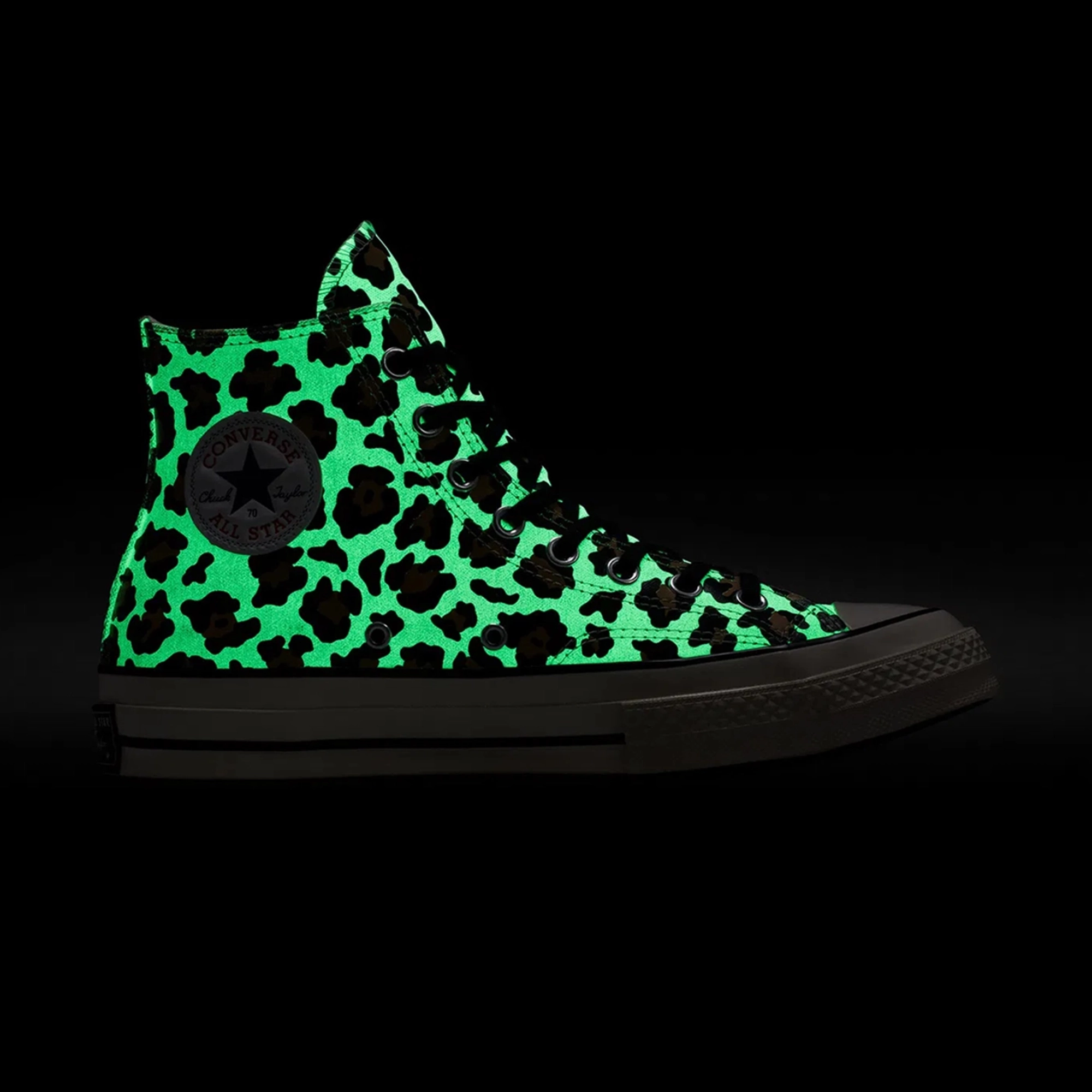 Converse | CHUCK 70 GLOW IN THE DARK LEOPARD PRINT { EGRET/LIGHT FAWN Chill Outfit