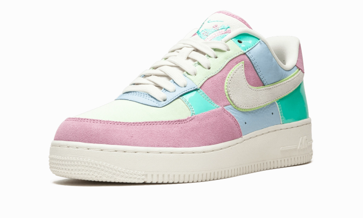 Air Force 1 07 QS "Easter" Push Step