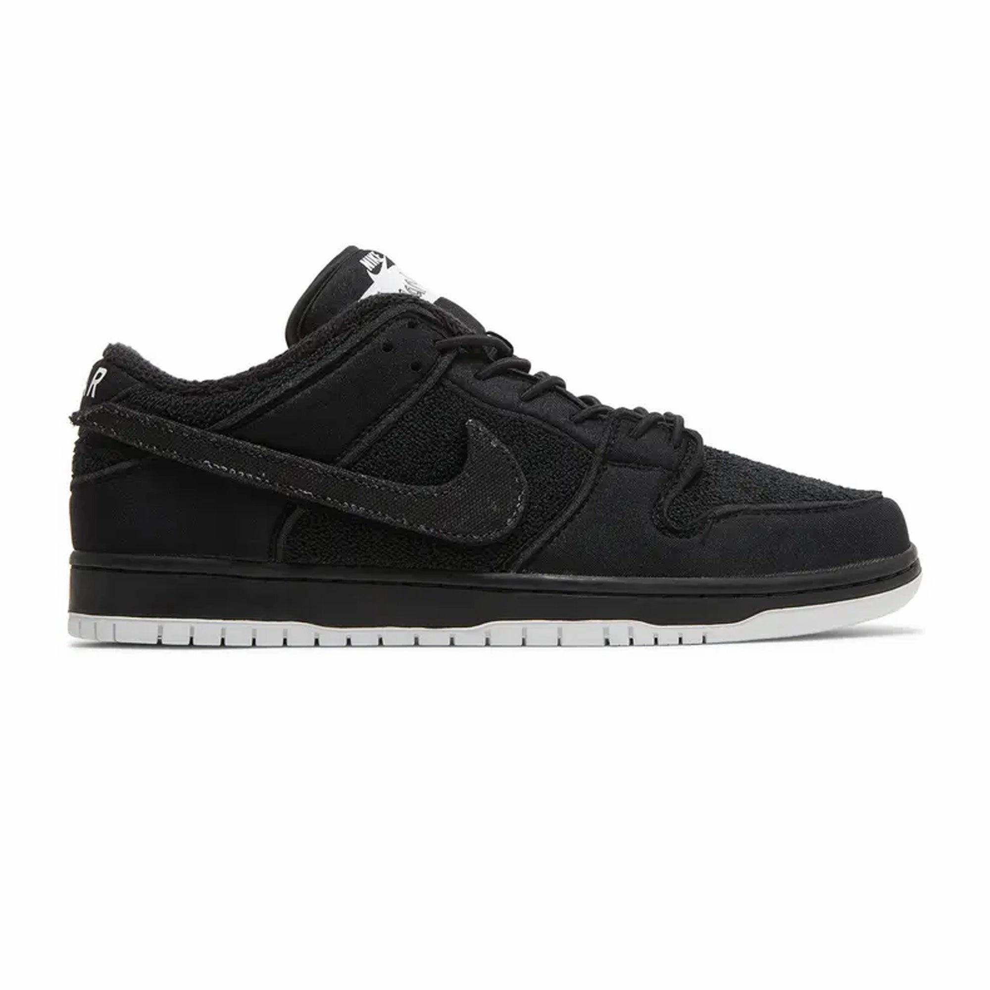 Fashion Walk Nike SB Dunk Low x Gnarhunters 'Black' (2022)