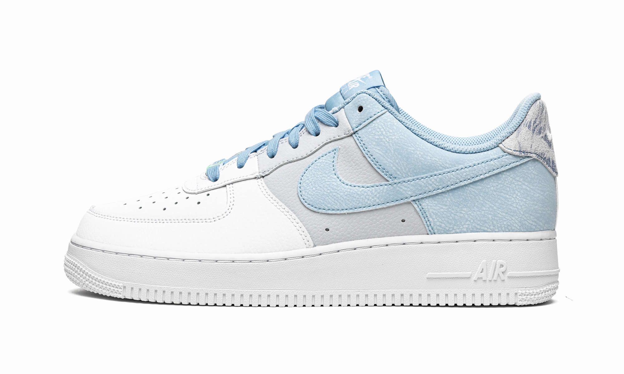Smooth Padding Morning Ready Air Force 1 '07 LV8 "Psychic Blue"
