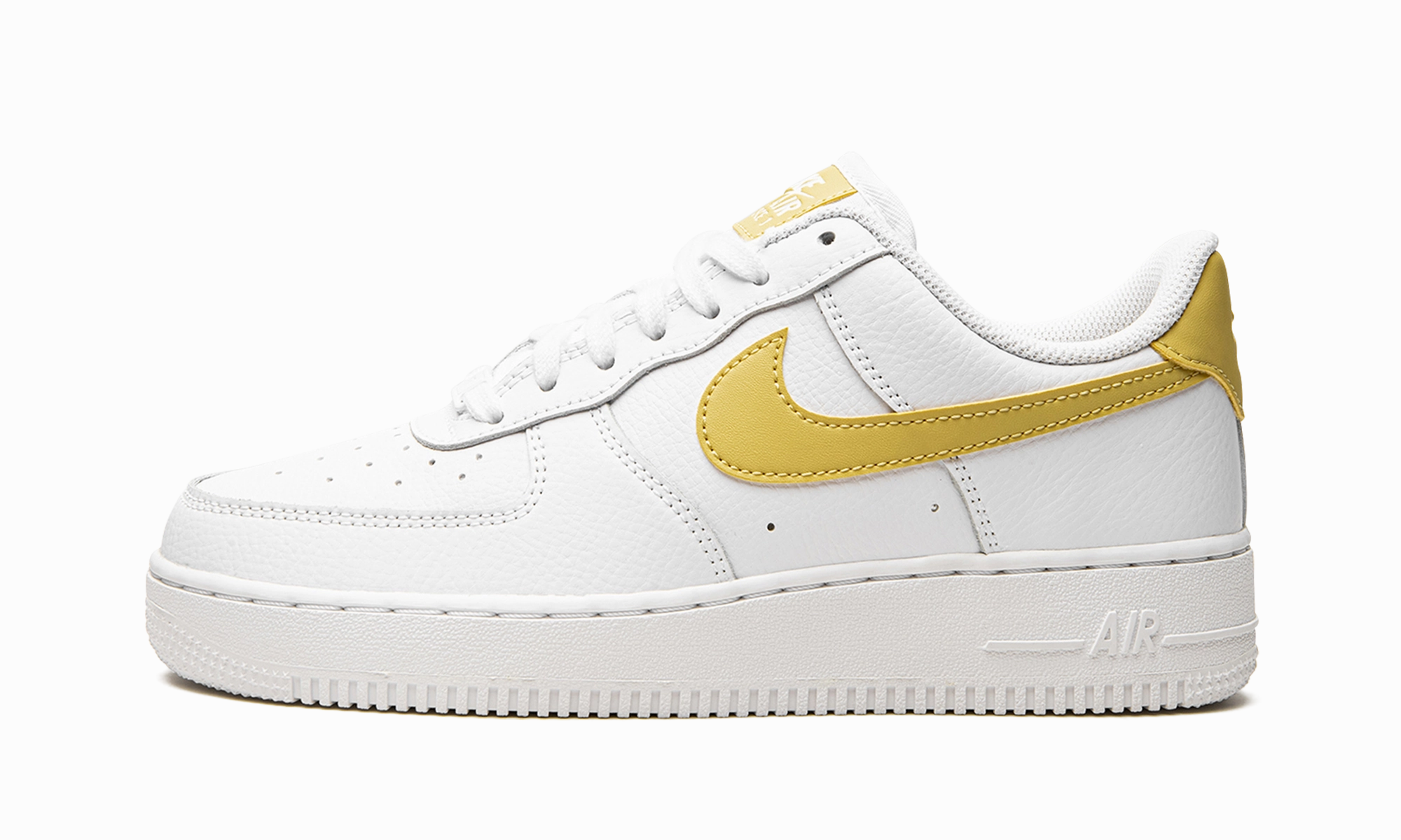 Sport Inspired Harbor Jog AIR FORCE 1 LO MNS WMNS "White / Saturn Gold"