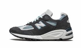 running in a fumarole area shoes M990KT2 "Kith"