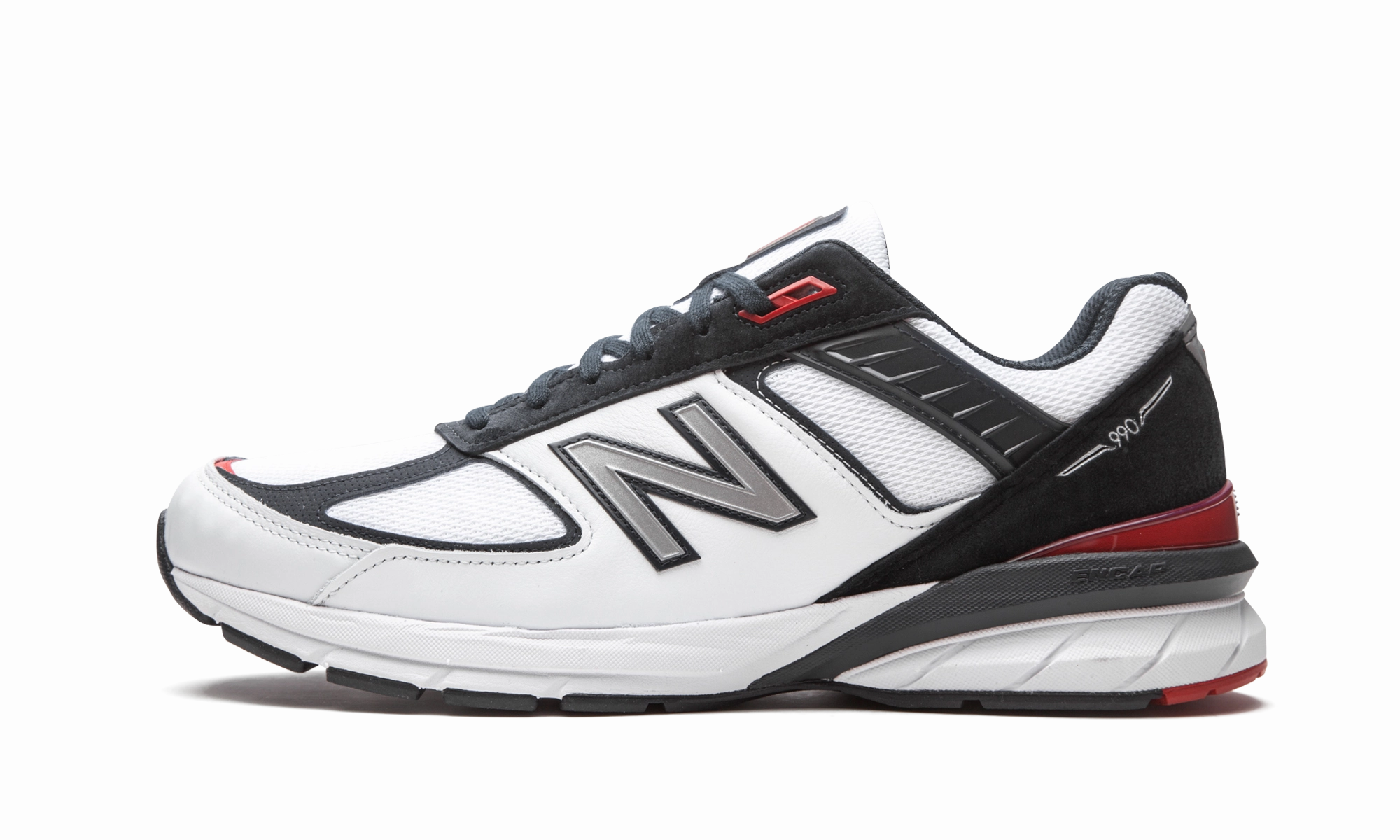 M990NL5 running in a glass bridge area shoes shock - absorbing - technology