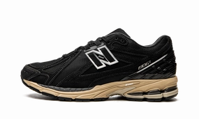 1906R "Black Cream" Breathable Shorts fitness challenge shoe aim