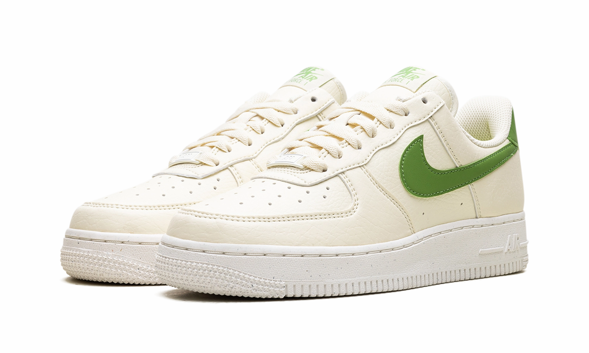 Winter Cozy NIKE AIR FORCE 1 '07 LO WMNS "COCONUT MILK"