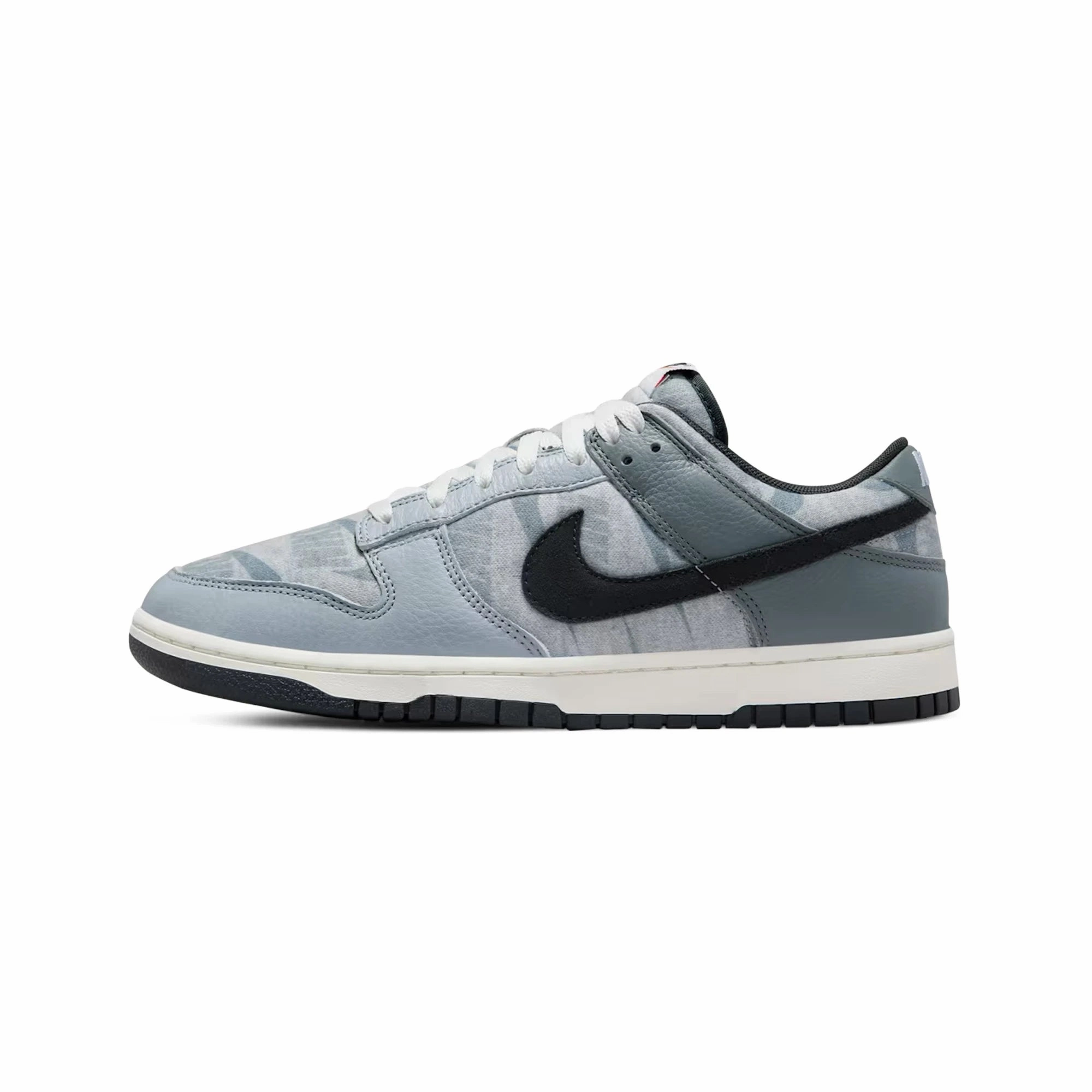 Track Hike Nike Dunk Low SE 'Copy Paste' (2022)