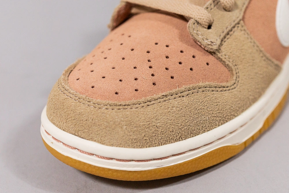 Nike Dunk Low SE 'Hemp' Event Step