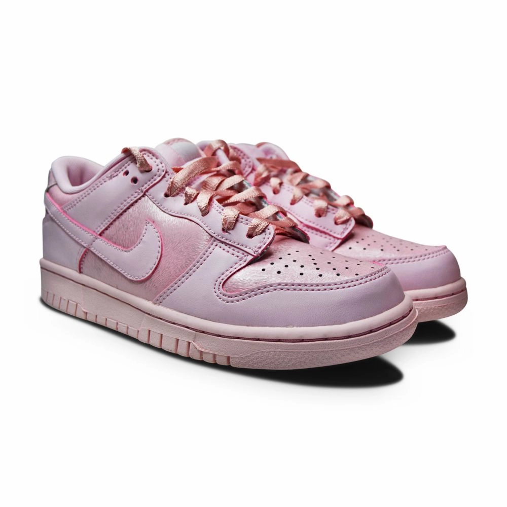 Nike Dunk Low SE (GS)"Prism Pink" Walk in Style walking shoes