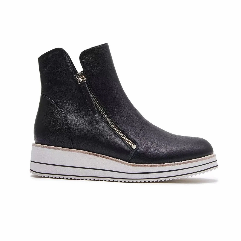 Nirvana - Black Adjustable Fastening