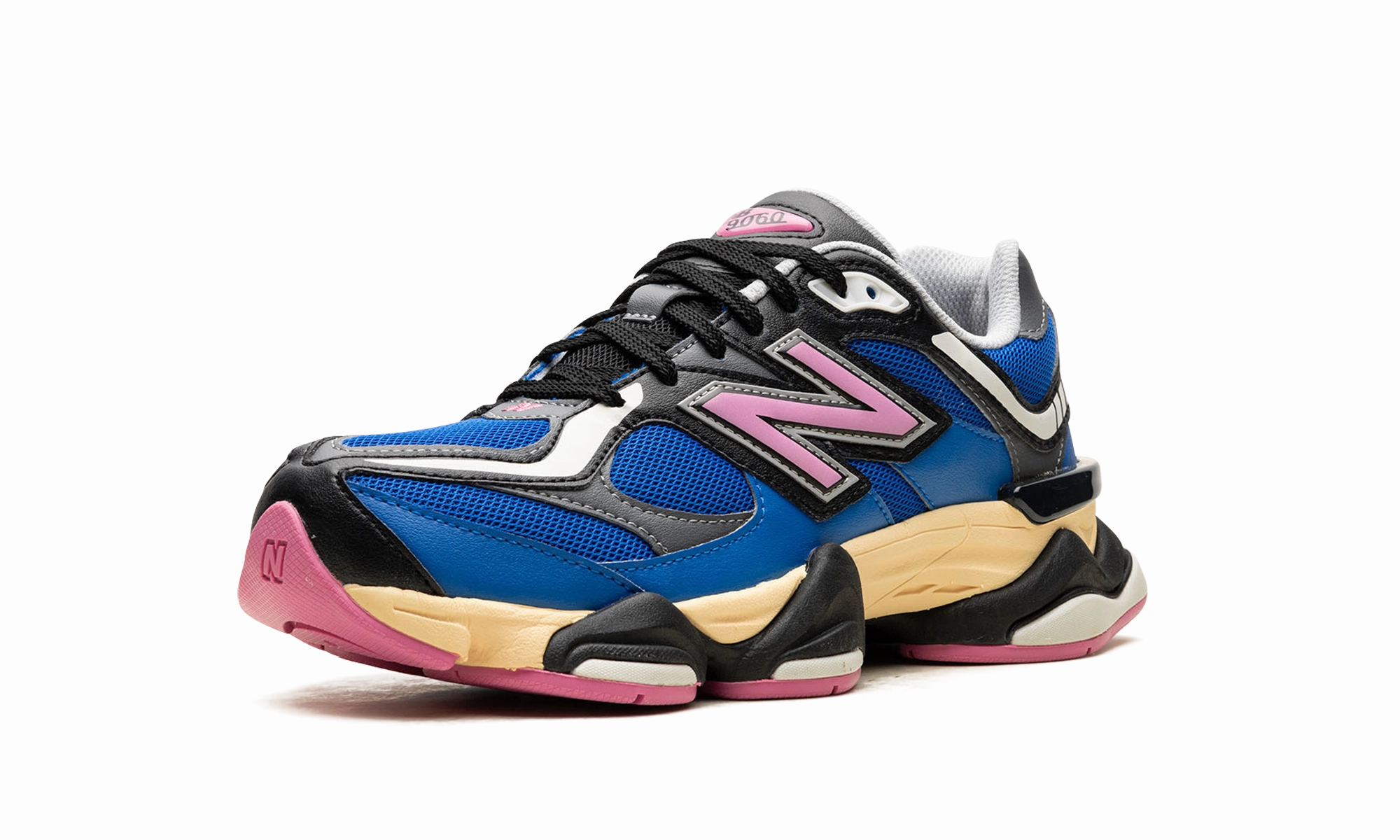 9060 "Blue / Pink" outdoor running shoe application