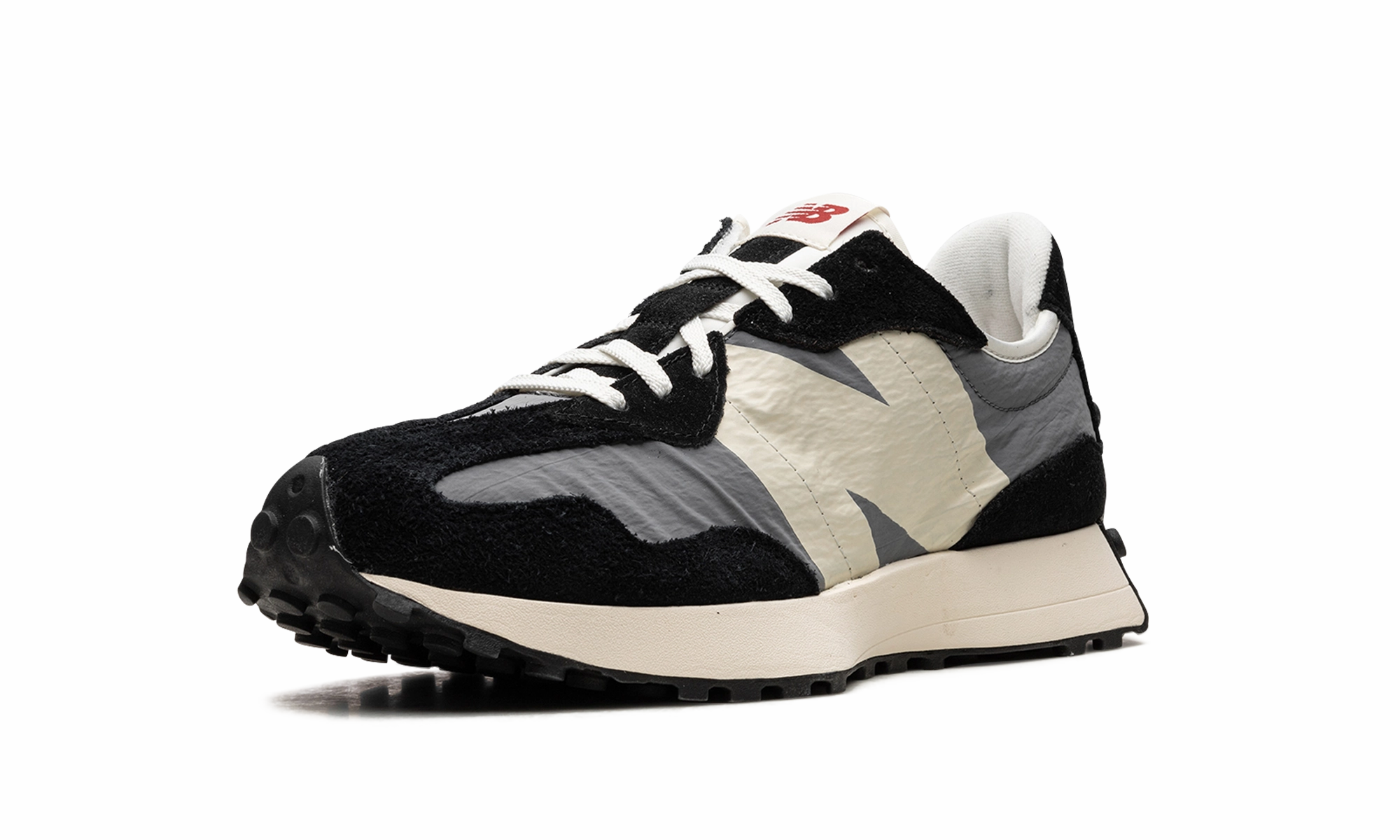 Airflow Channel Technology odor - resistant shoes 327