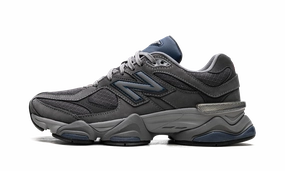 running on a gravel road 9060 "Castlerock"