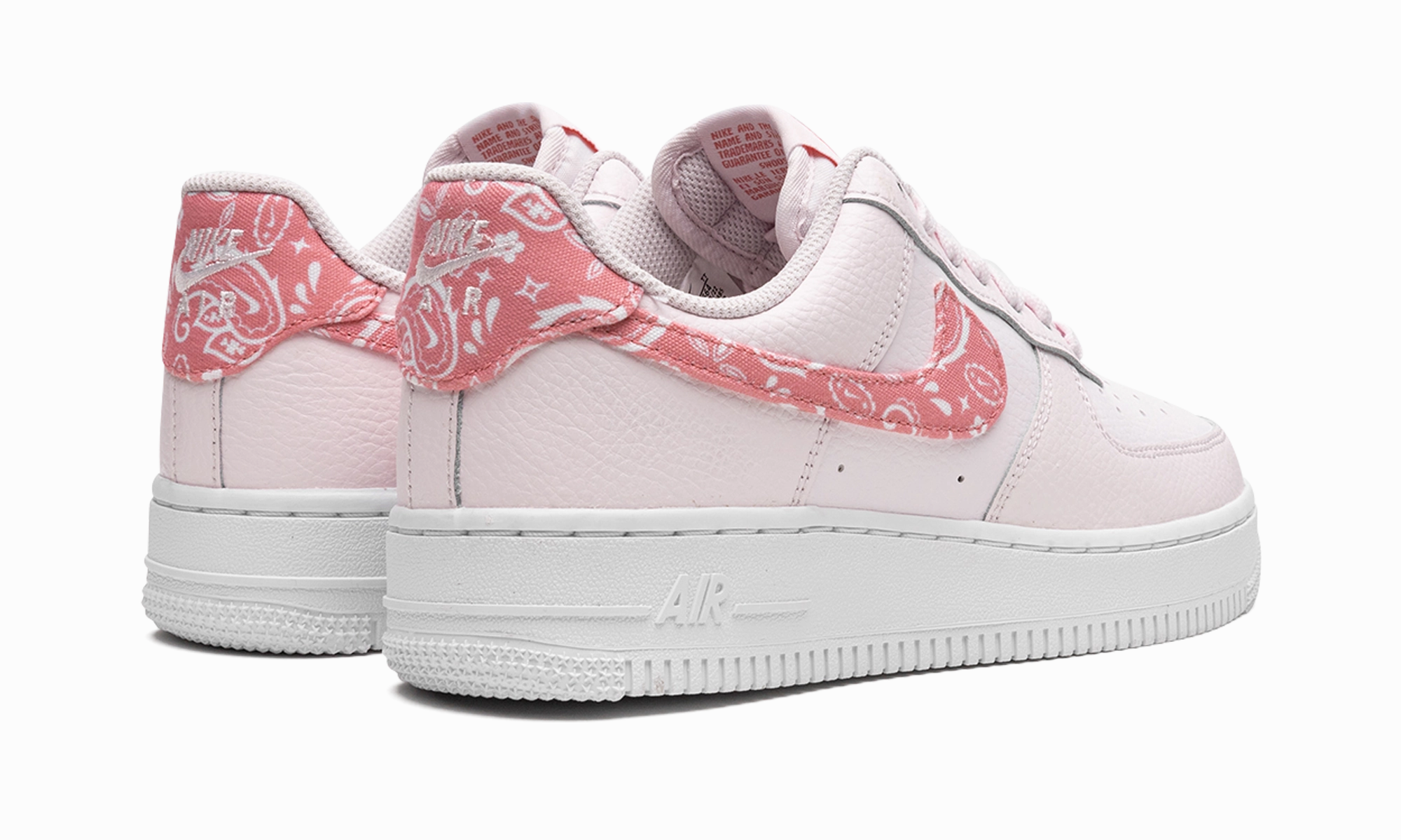 AIR FORCE 1 '07 WMNS "Paisley Pack Pink" Foot alignment
