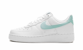 AIR FORCE 1 '07 WMNS "White / Jade Ice" Impact Resistant Heel Midday Step