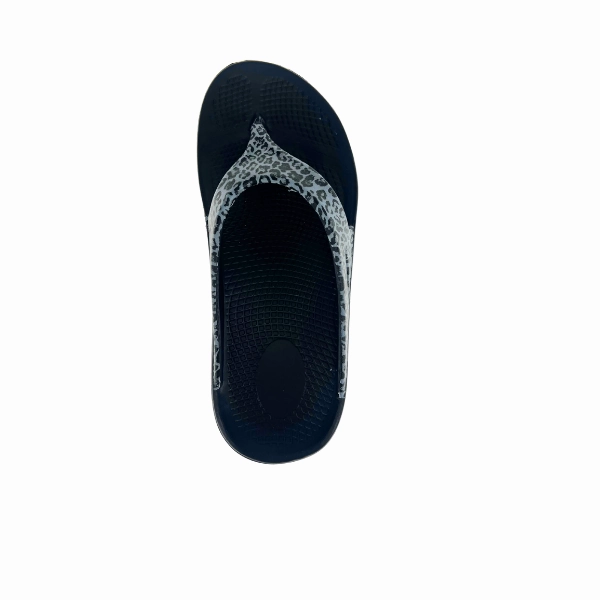 Ergonomic Toe Post Design Sovella Women's PF Thong Black/Leopard