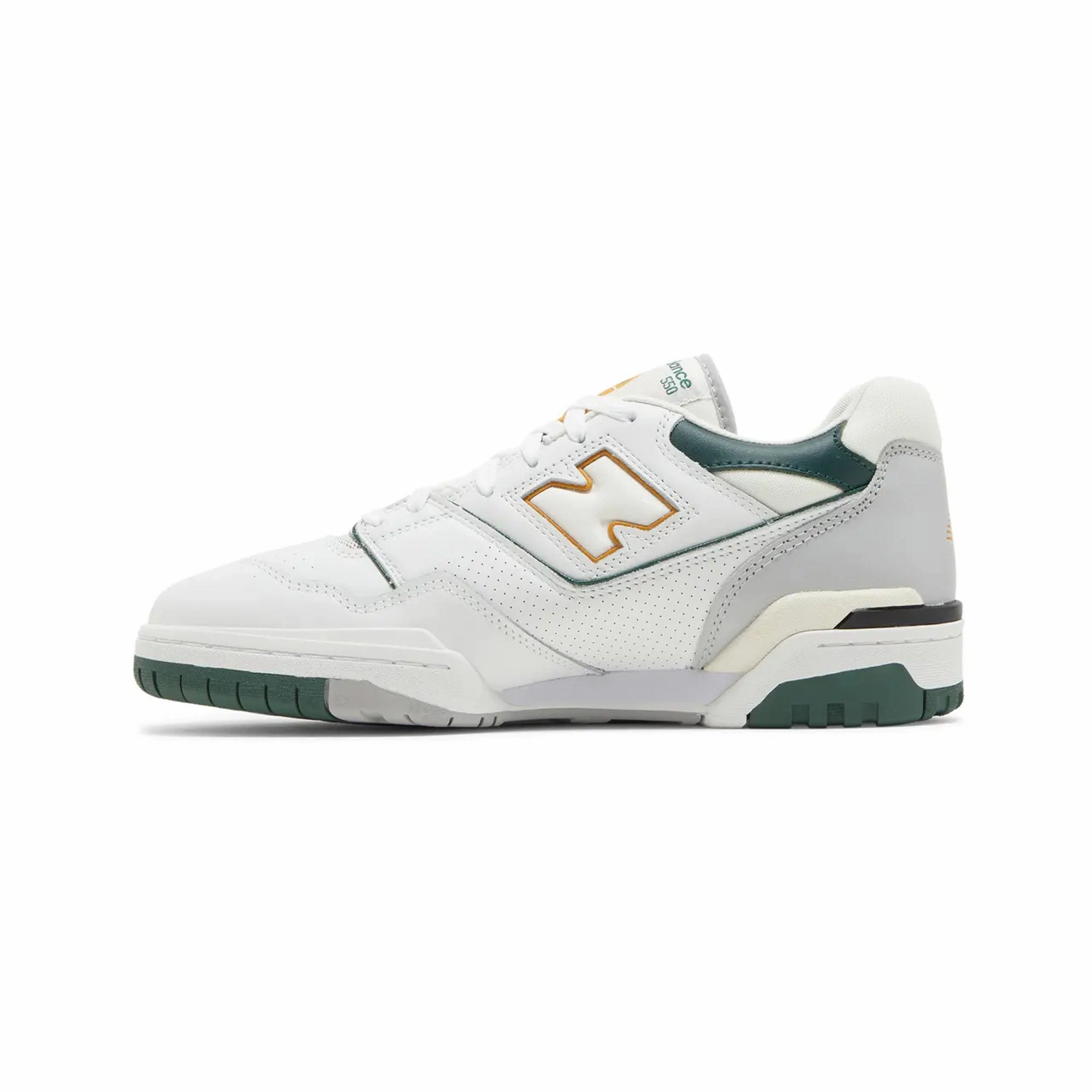 running in a plastic bridge area shoes New Balance 550 'White Nightwatch Green' (2022)