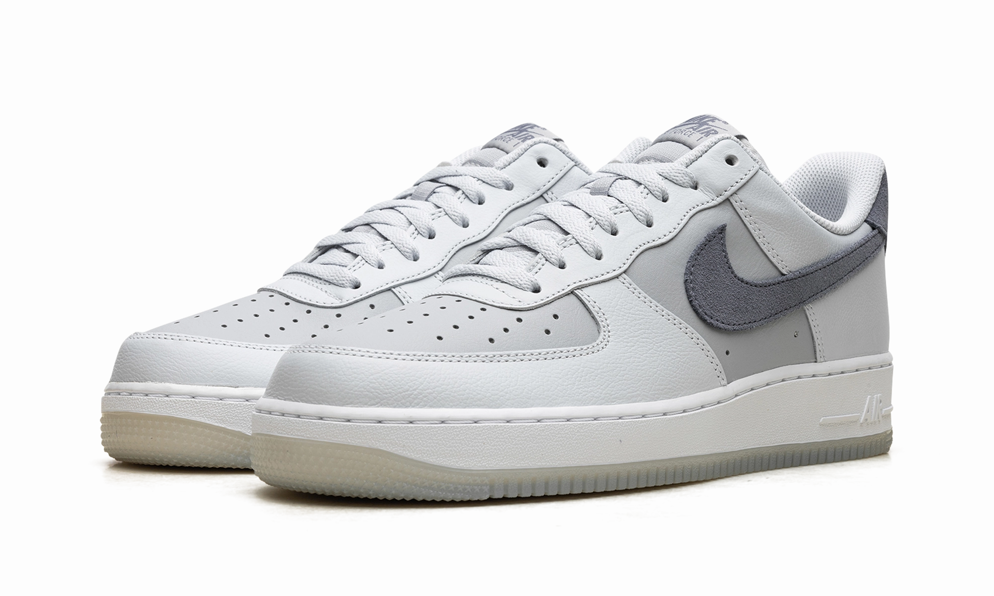 Skip Hike Outfit Neutral Air Force 1 '07 LV8 "Pure Platinum / Light Carbon"