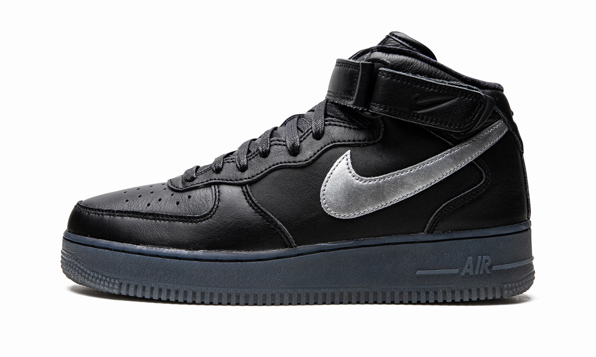 Versatile Comfort Sole Grip Air Force 1 Mid "Black / Metallic Silver"