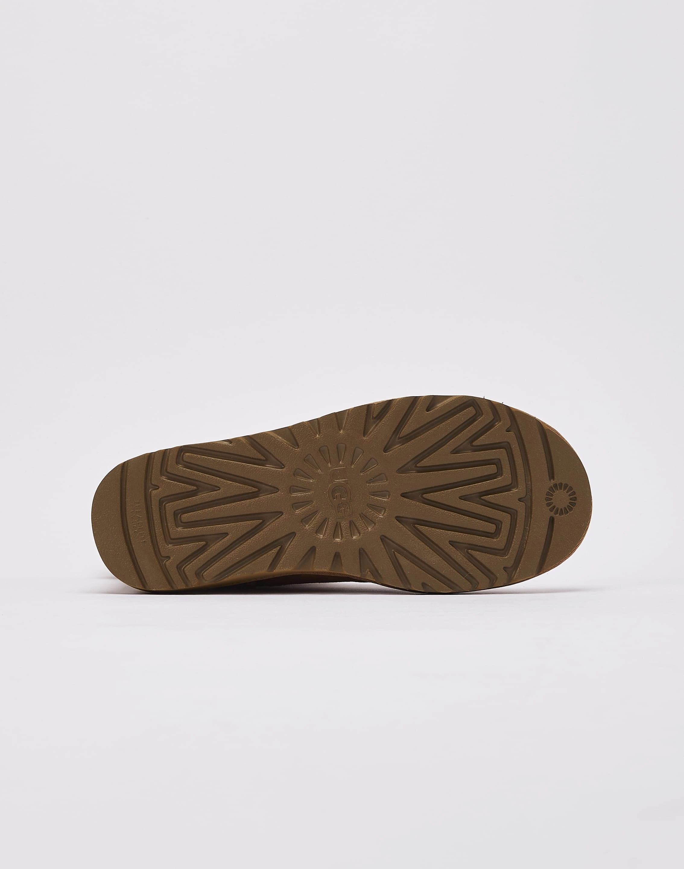 UGG Classic Short II Boots Cushioned Step Rough Terrain Stable Support Snow Trekker