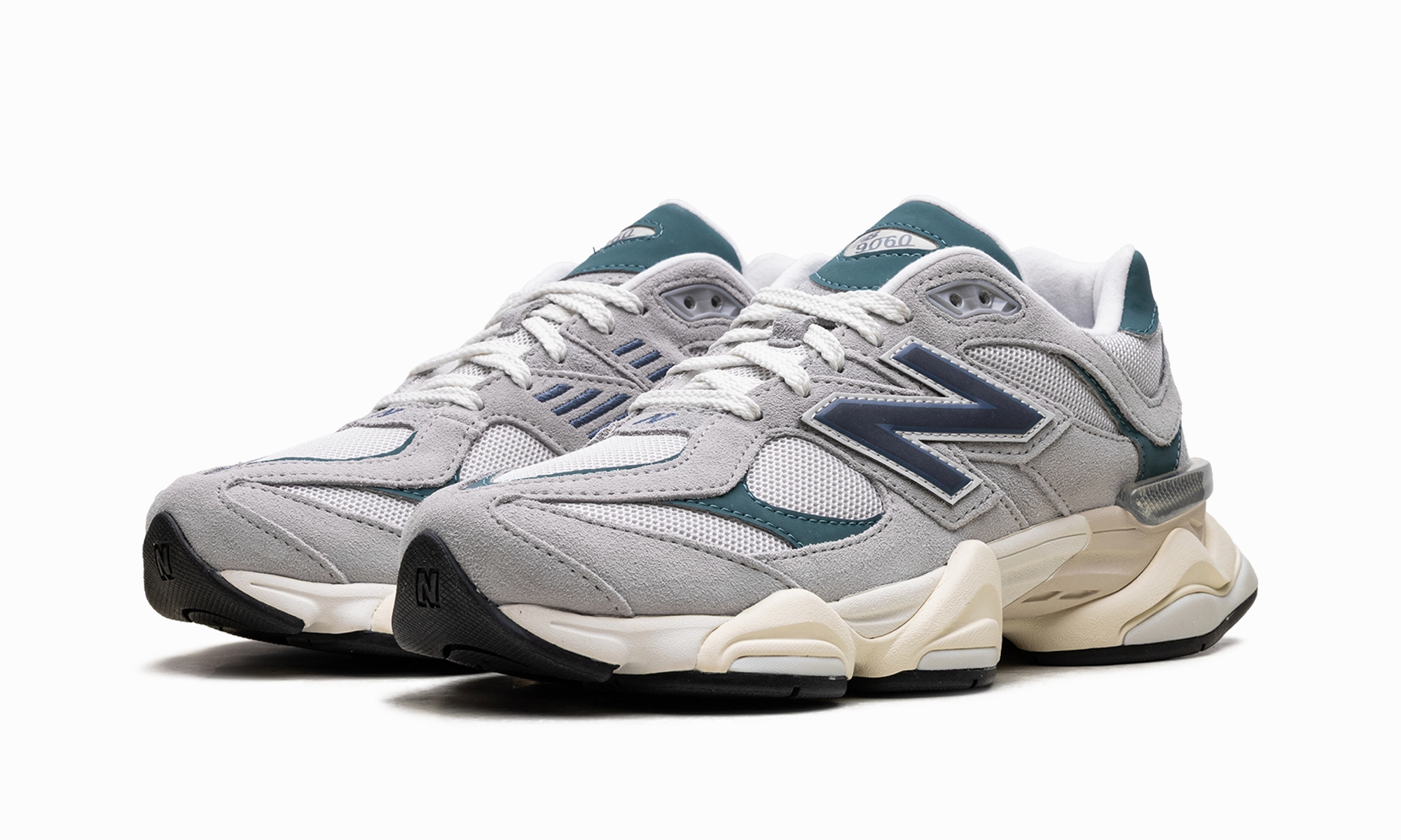 9060 "Concrete Vintage Indigo New Spruce" running for competition